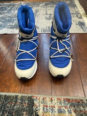 adidas Royal Blue and Cream moon boot